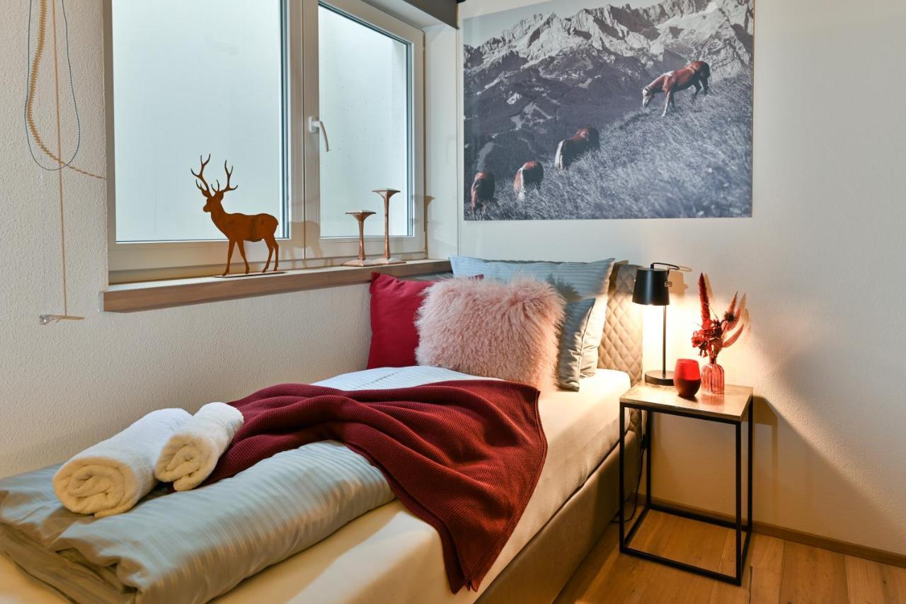 Boutique Chalets Alpi - Private Sauna & Cinema ガルミッシュ・パルテンキルヒェン エクステリア 写真