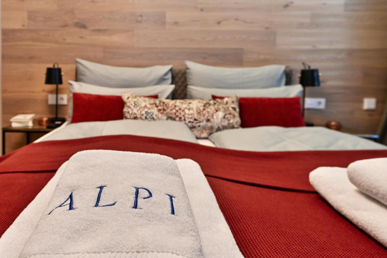 Boutique Chalets Alpi - Private Sauna & Cinema ガルミッシュ・パルテンキルヒェン エクステリア 写真
